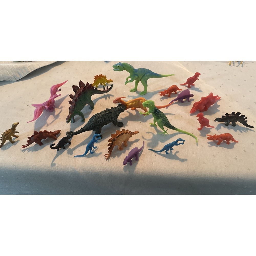Lot Of 20 Plastic Dinosaurs
